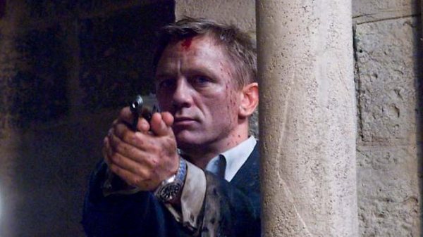 752613-james-bond-and-watch